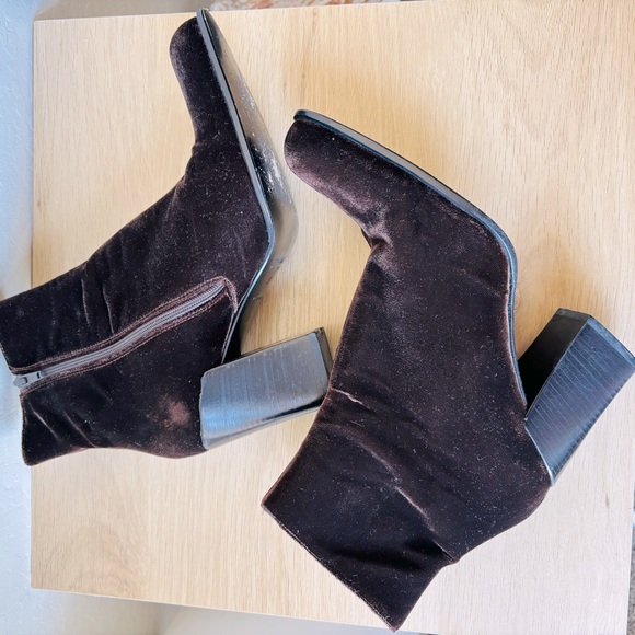 Prada Dark Brown Velvet Soft Ankle Booties Boots Zip Up 3.5 Inch Heel - Picture 3 of 12